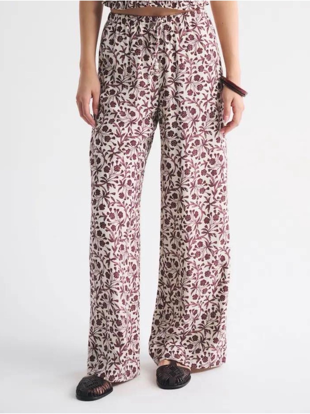 ABERCROMBIE- Wide-Leg Floral Pull-On Pants in Maroon and Cream- brand new- M